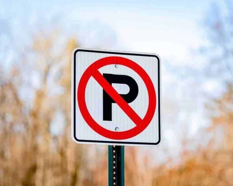 No parking sign with the letter "P" crossed out